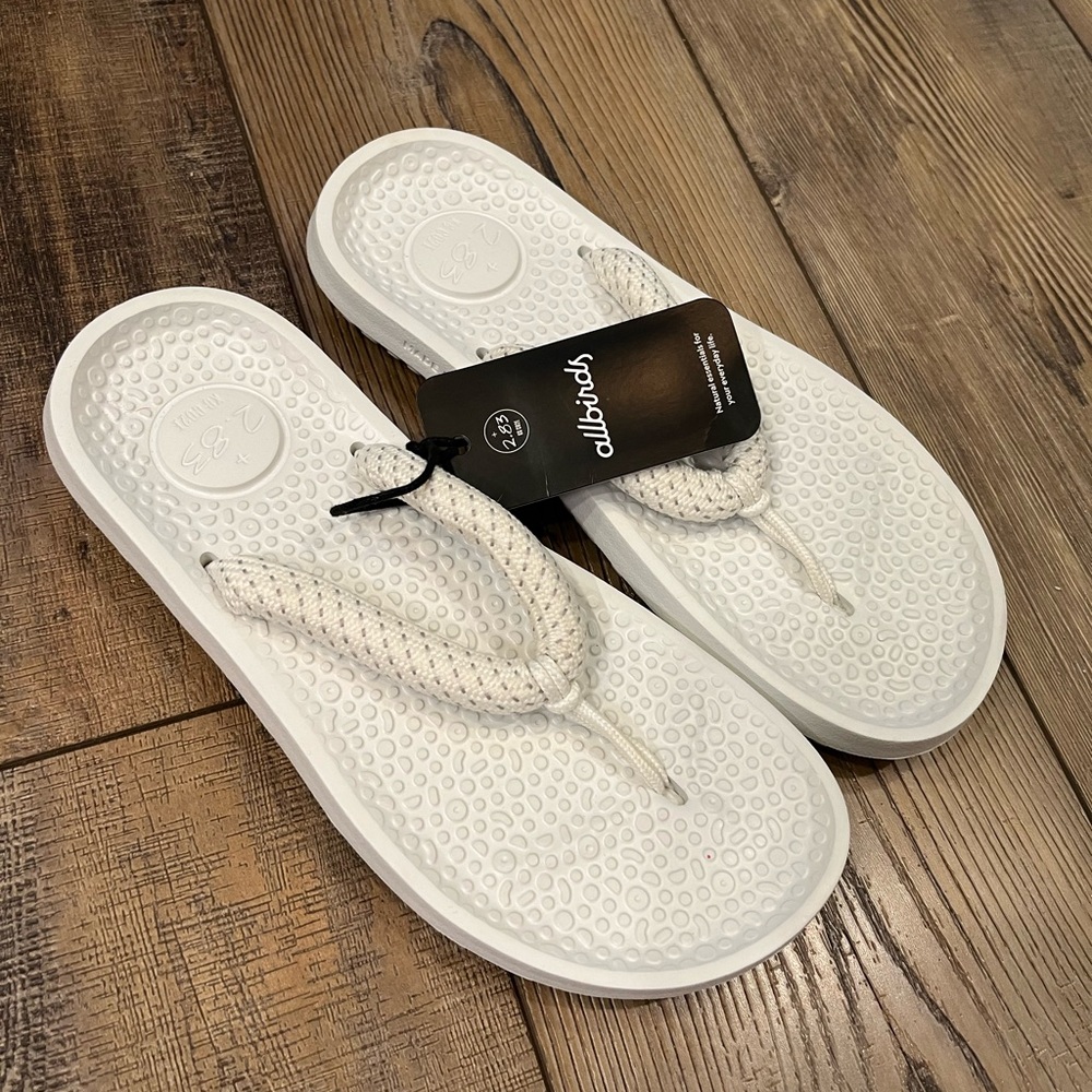 NWT’s Allbirds White Flip Flops, Size 8